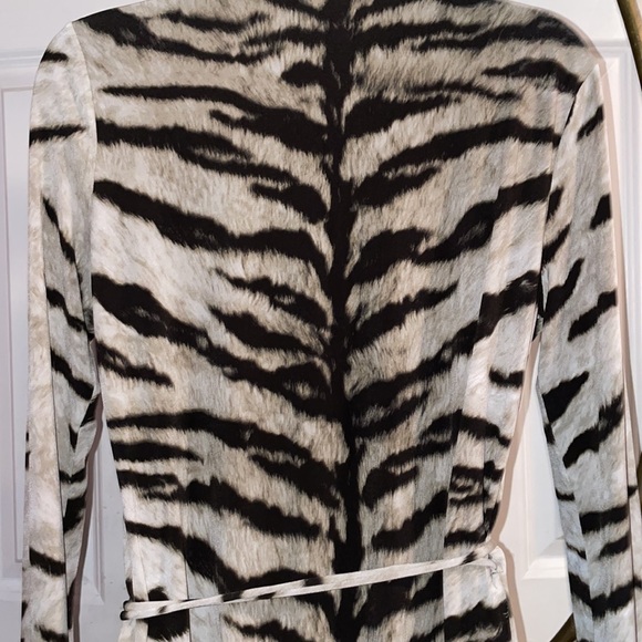 Michael Kors Samburu Tiger Print Wrap Dress - Size M - Picture 5 of 14